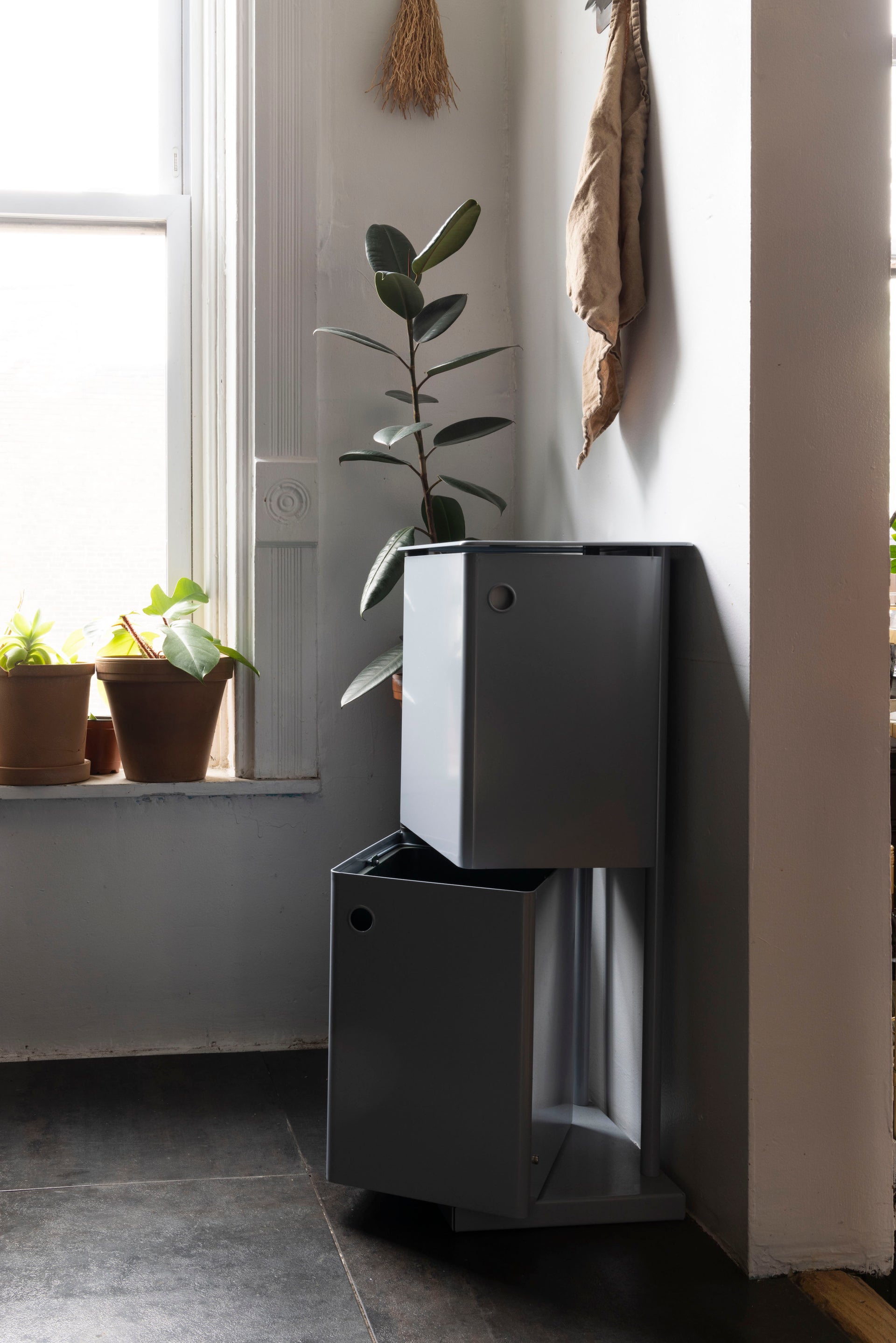 Pivot Waste/Recycle Bin (Cool Grey)