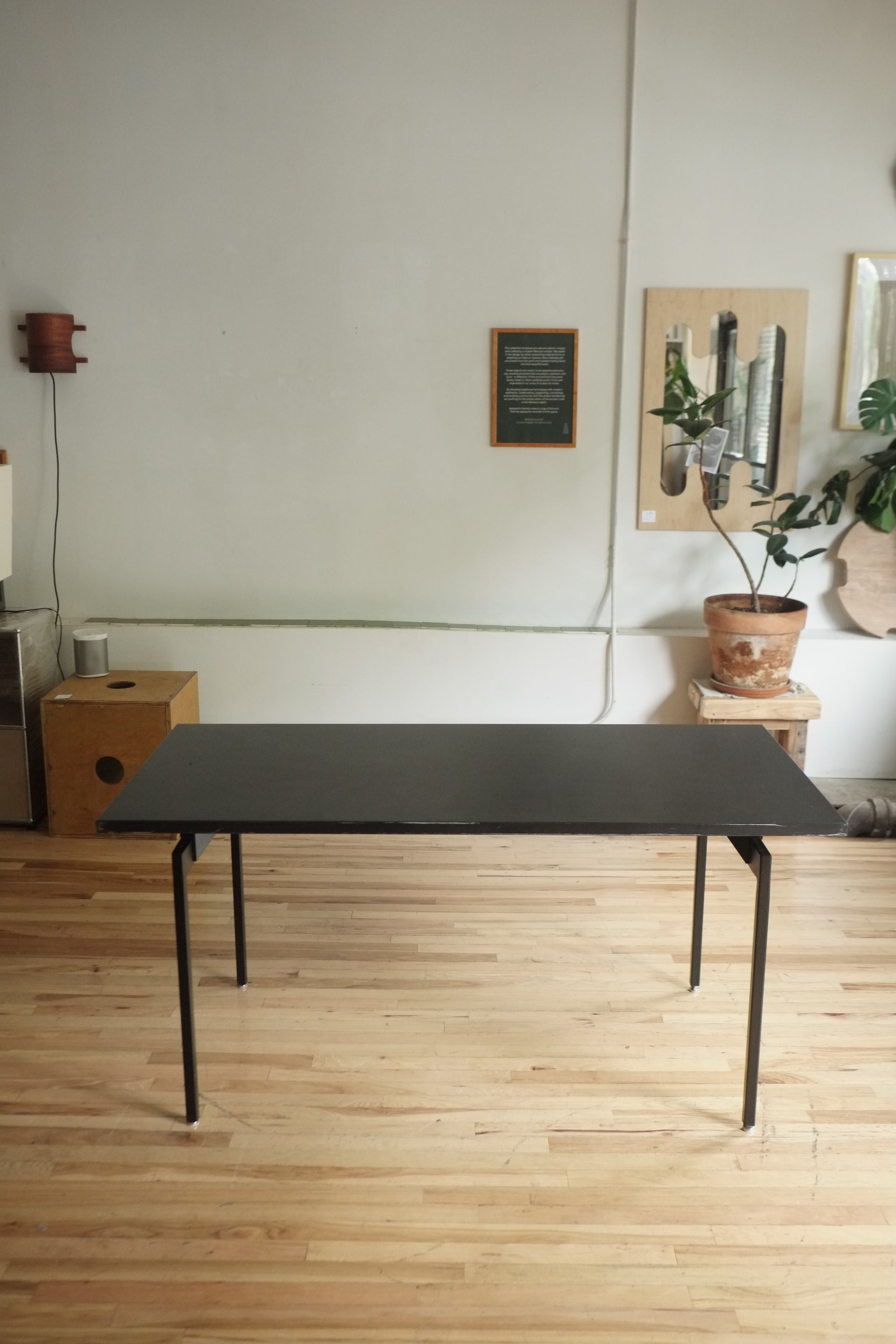 Antenna Table by Knoll (White or Black available)