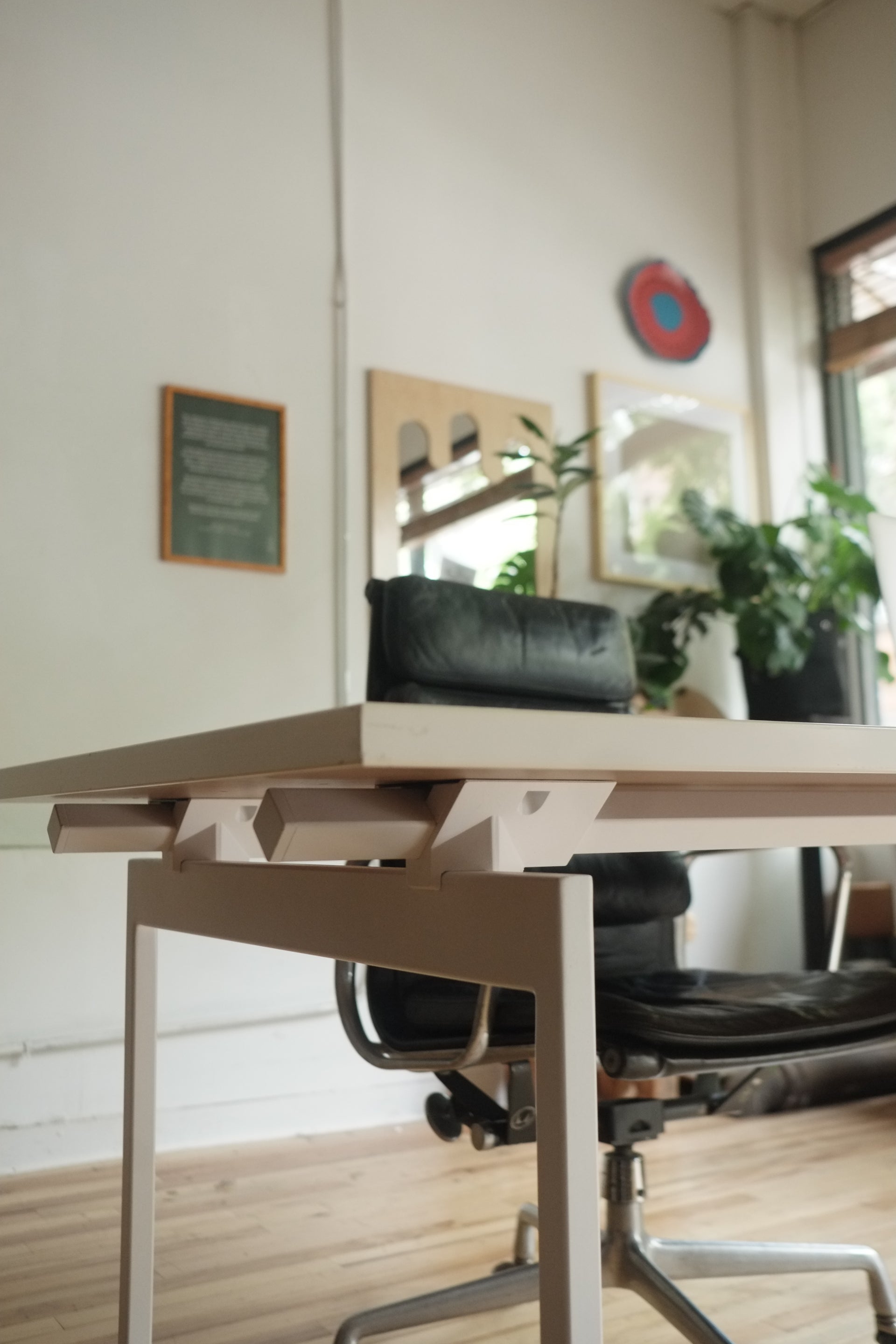 Antenna Table by Knoll (White or Black available)