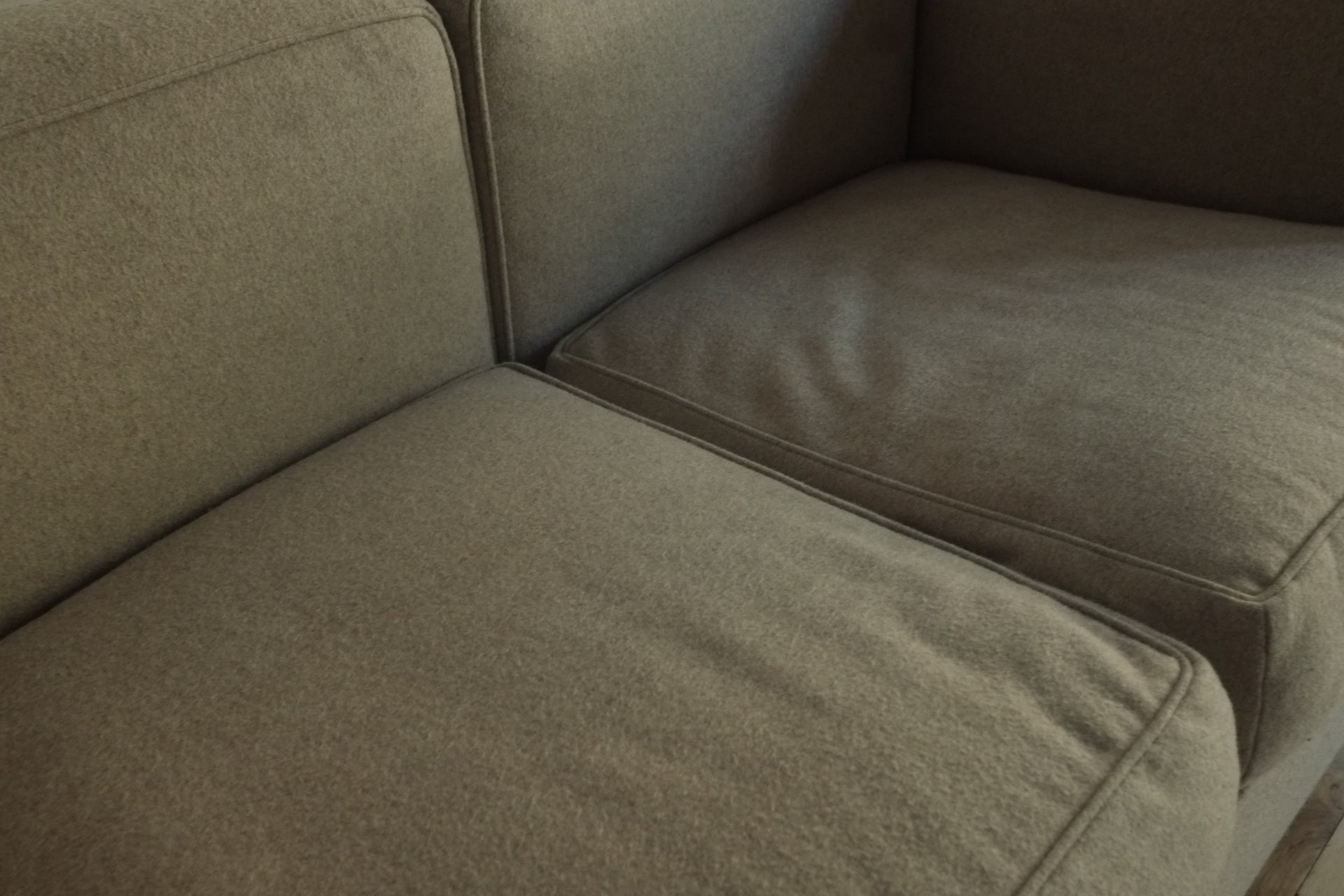 RENT: LC2 Loveseat by Le Corbusier for Cassina