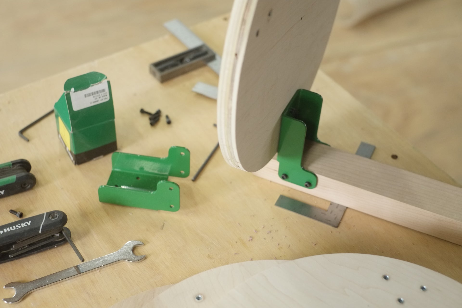 Roosi Presents Sam Sundos at Lichen