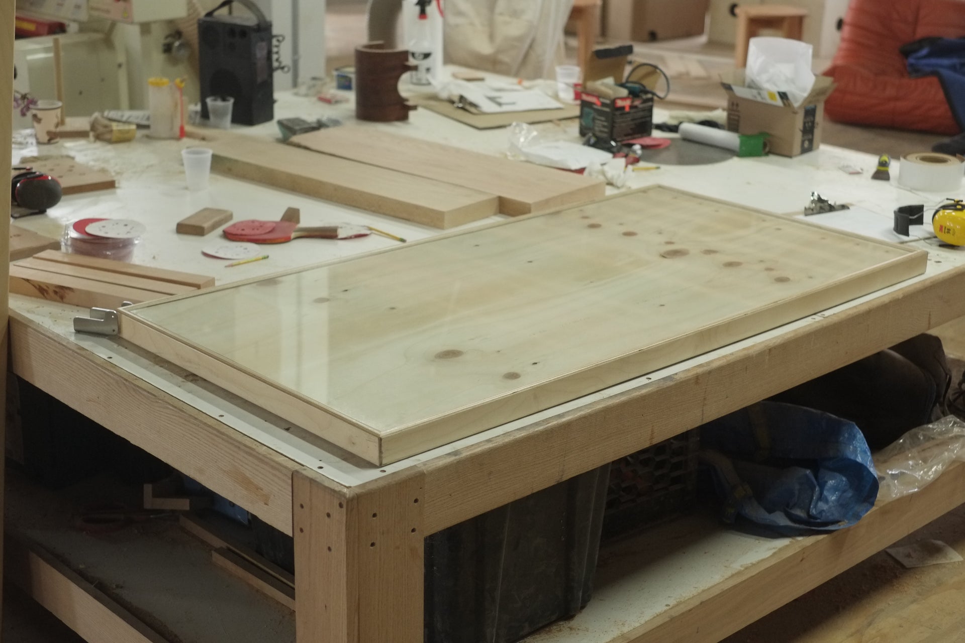 Roosi Presents Sam Sundos at Lichen