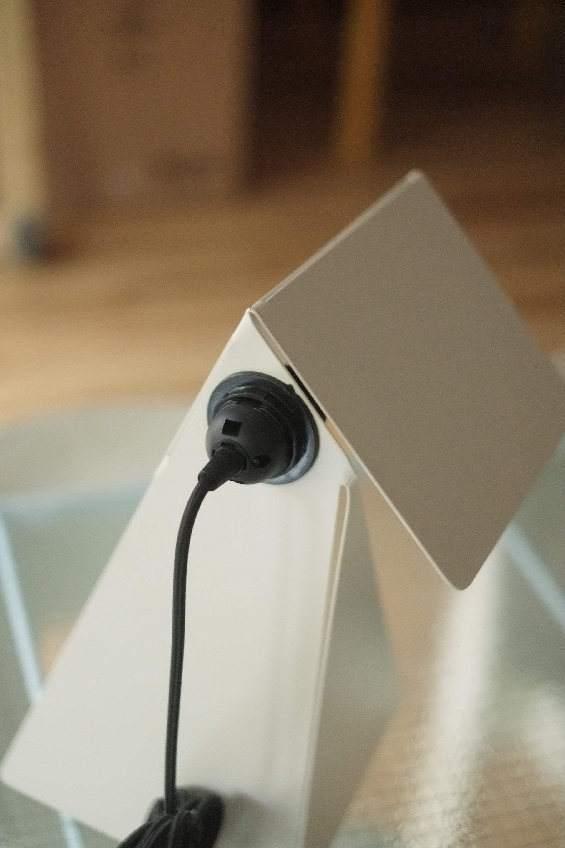 Split Lamp by Alvaro Ucha Rodriguez (BONE)