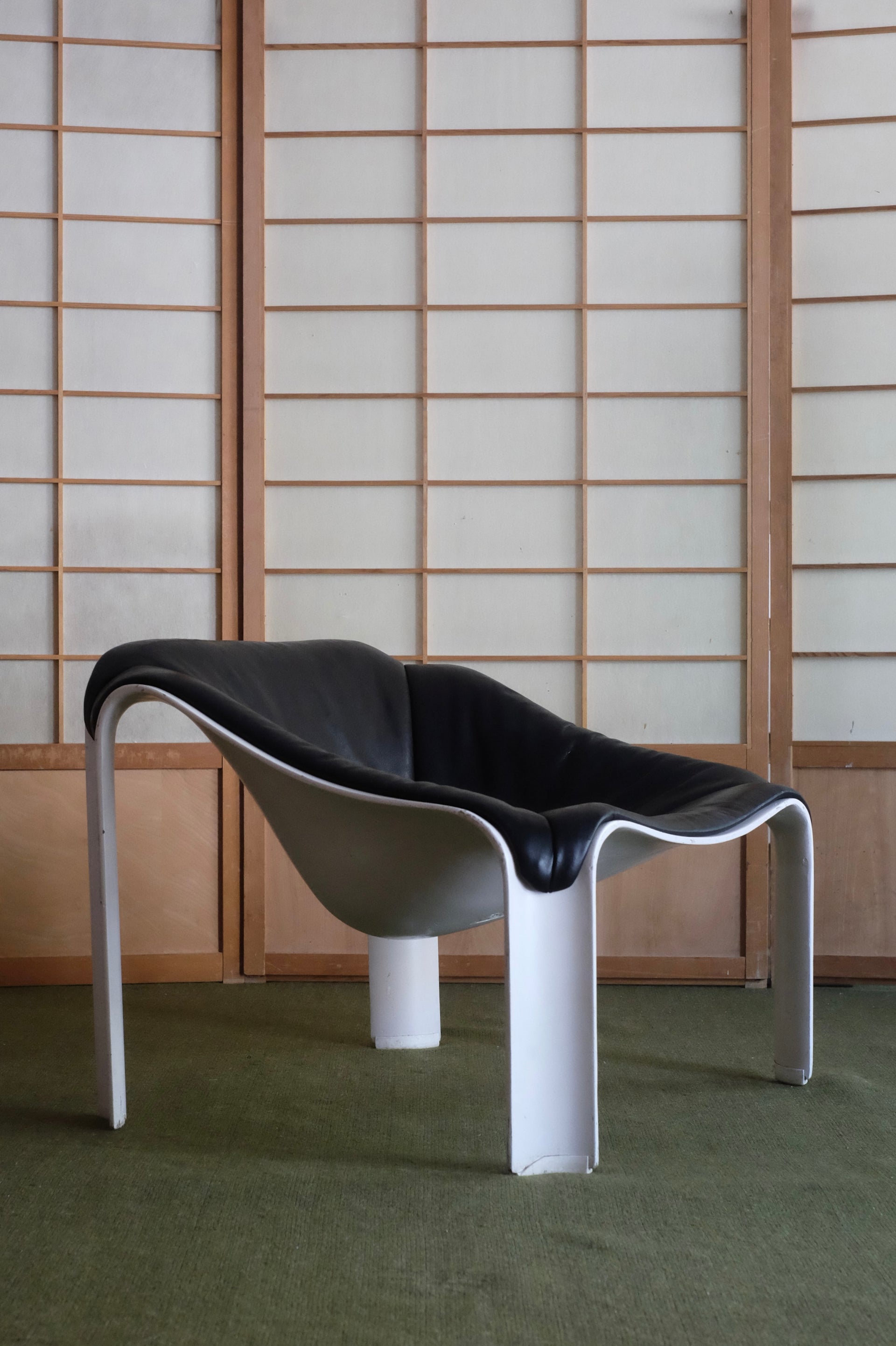 Rent: Pierre Paulin 'F303' Lounge Chair for Artifort