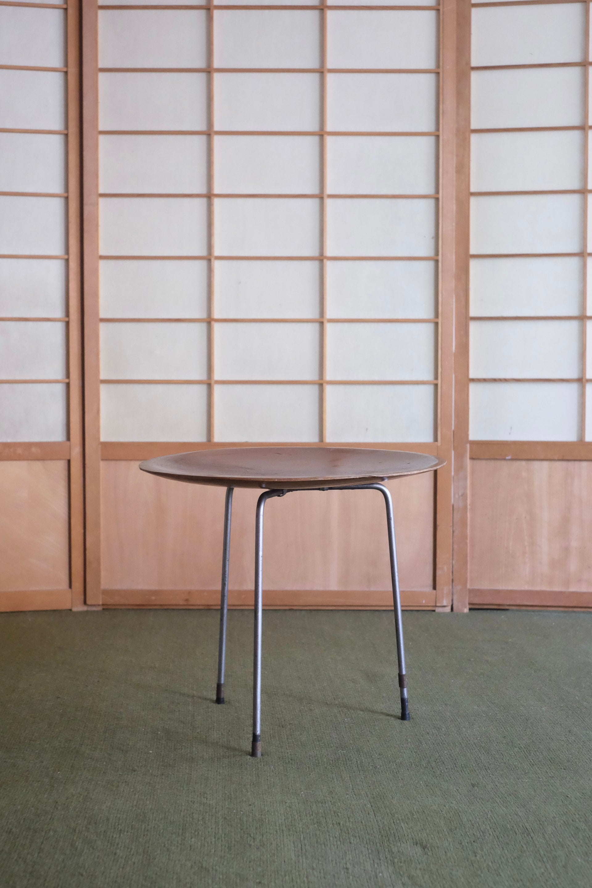 Rent: Tripod Side table