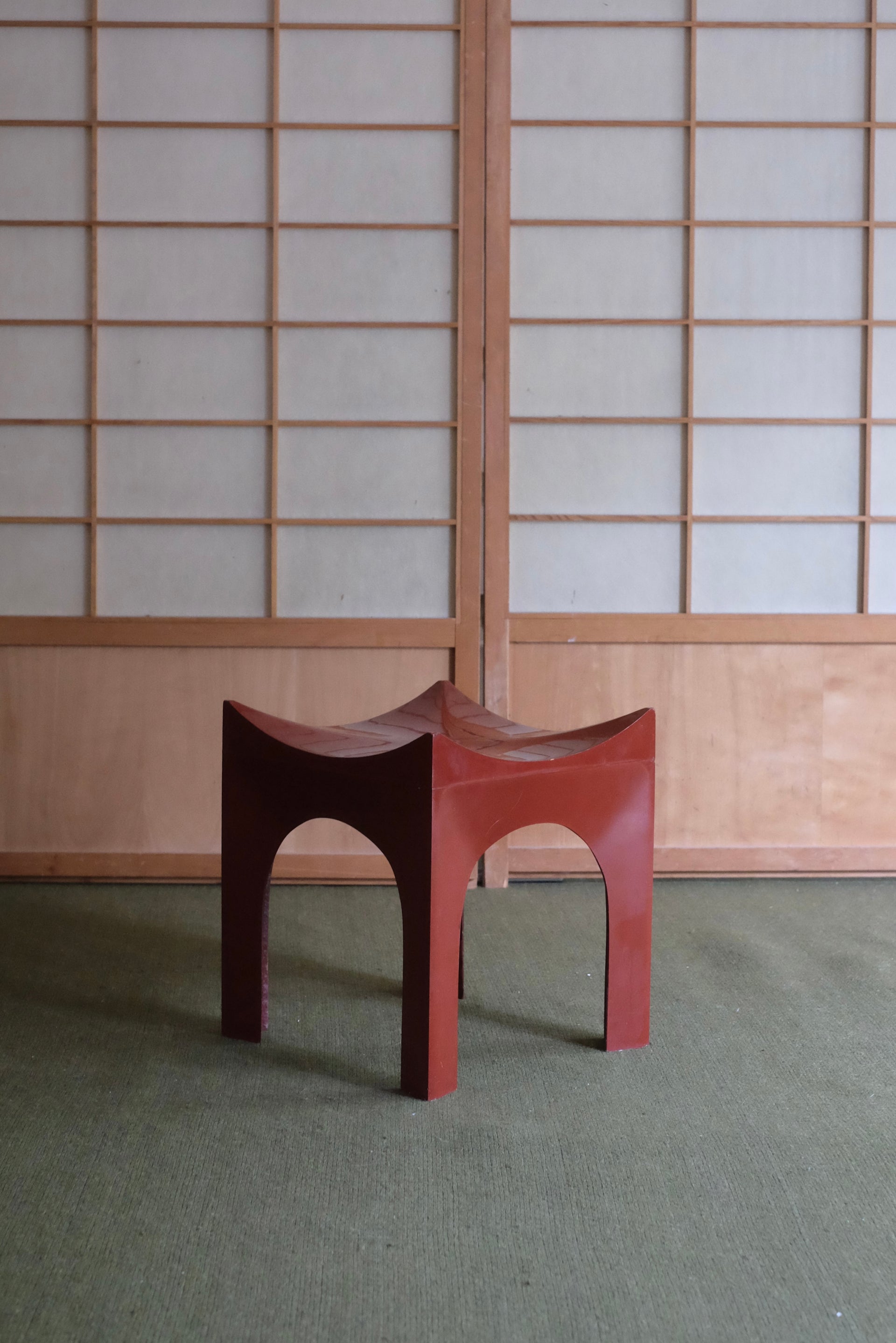 RENT: PEAKED STOOL