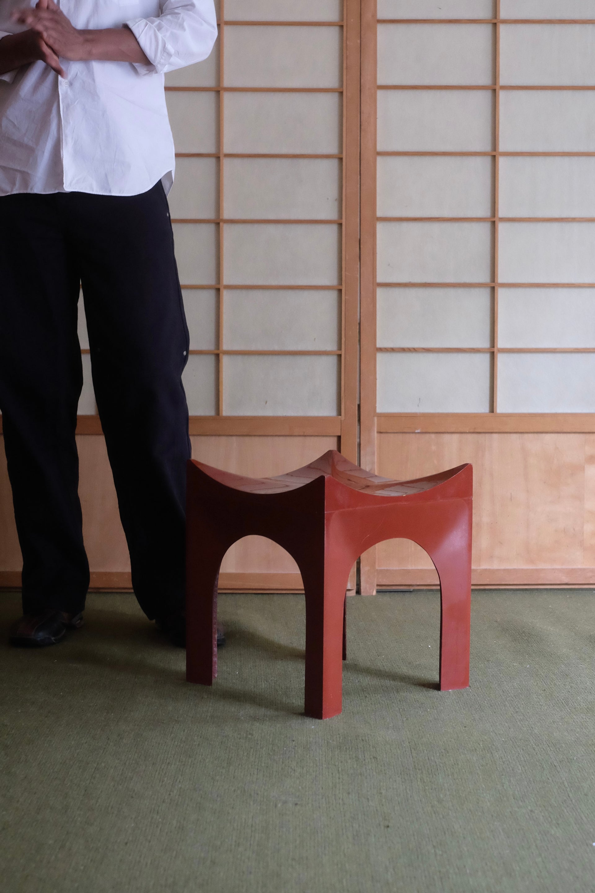 RENT: PEAKED STOOL