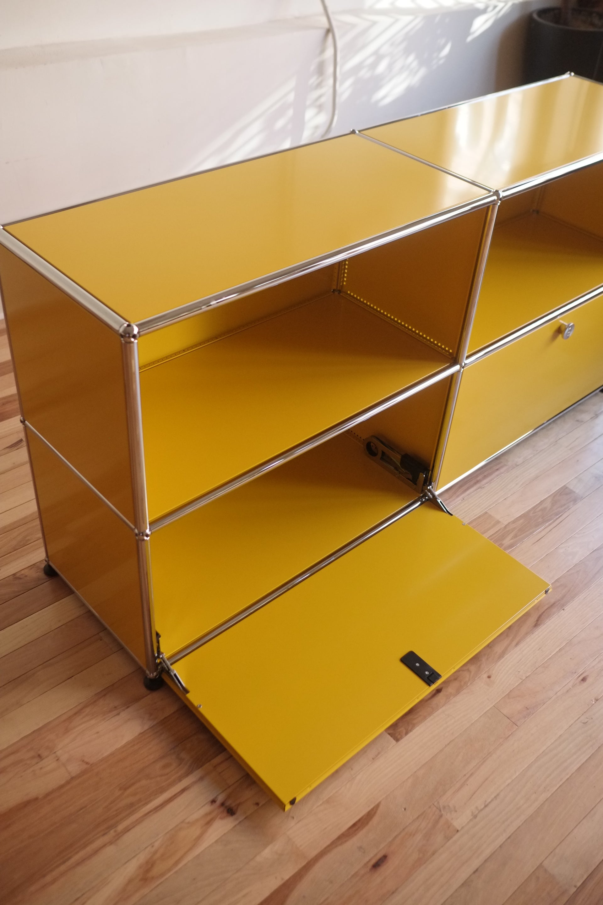 USM Haller 2x2 Unit Yellow