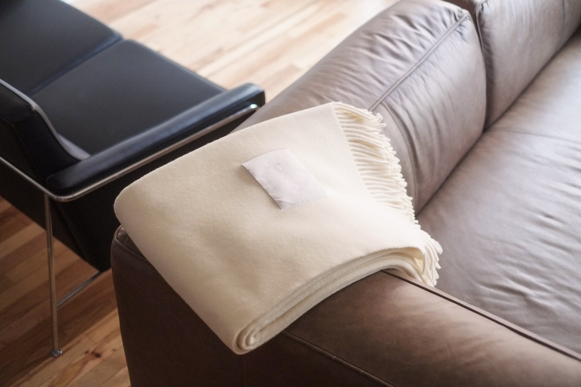 Oversized Throw Blankets by Magniberg