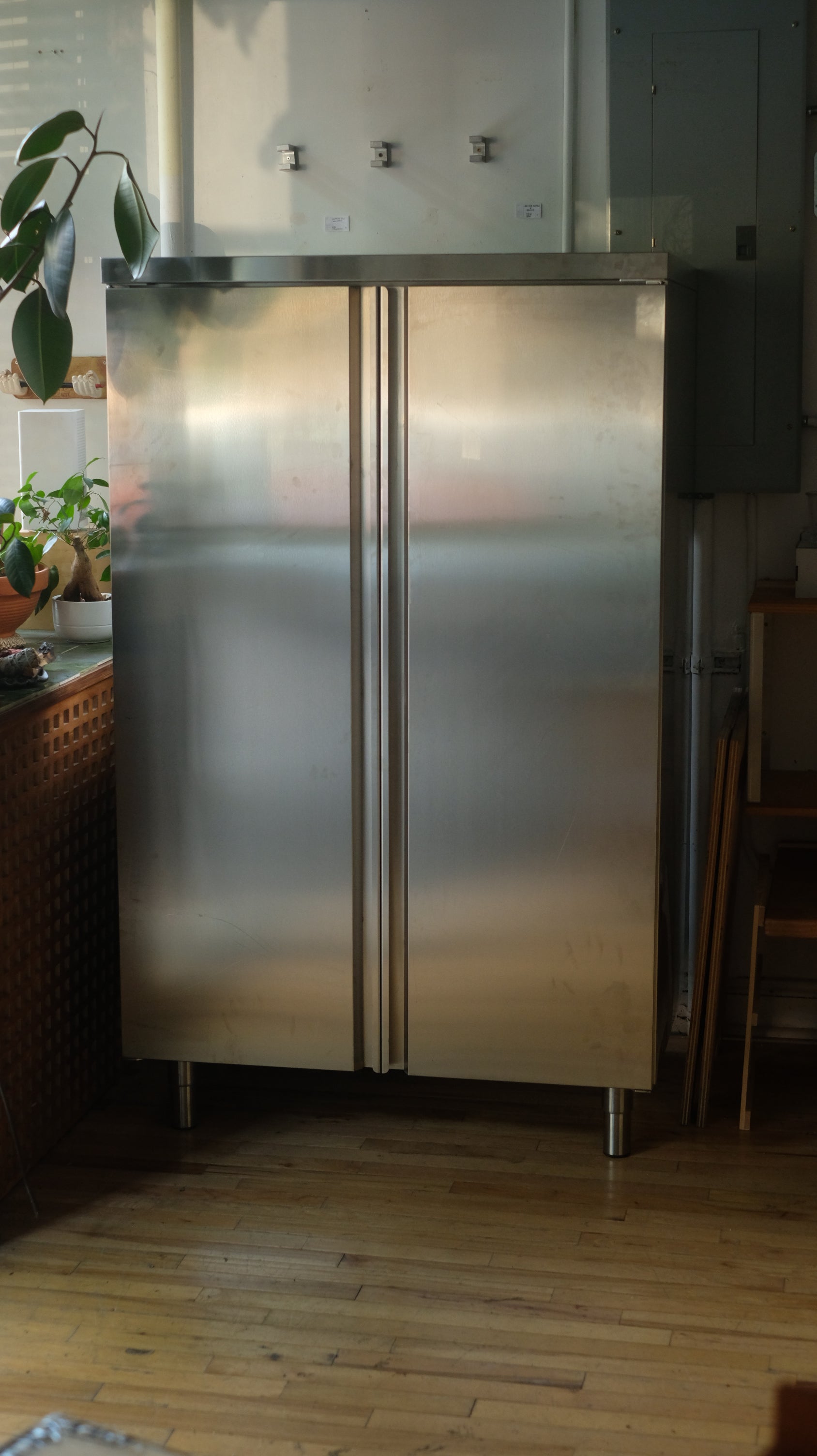Quovis Cabinet by DWR