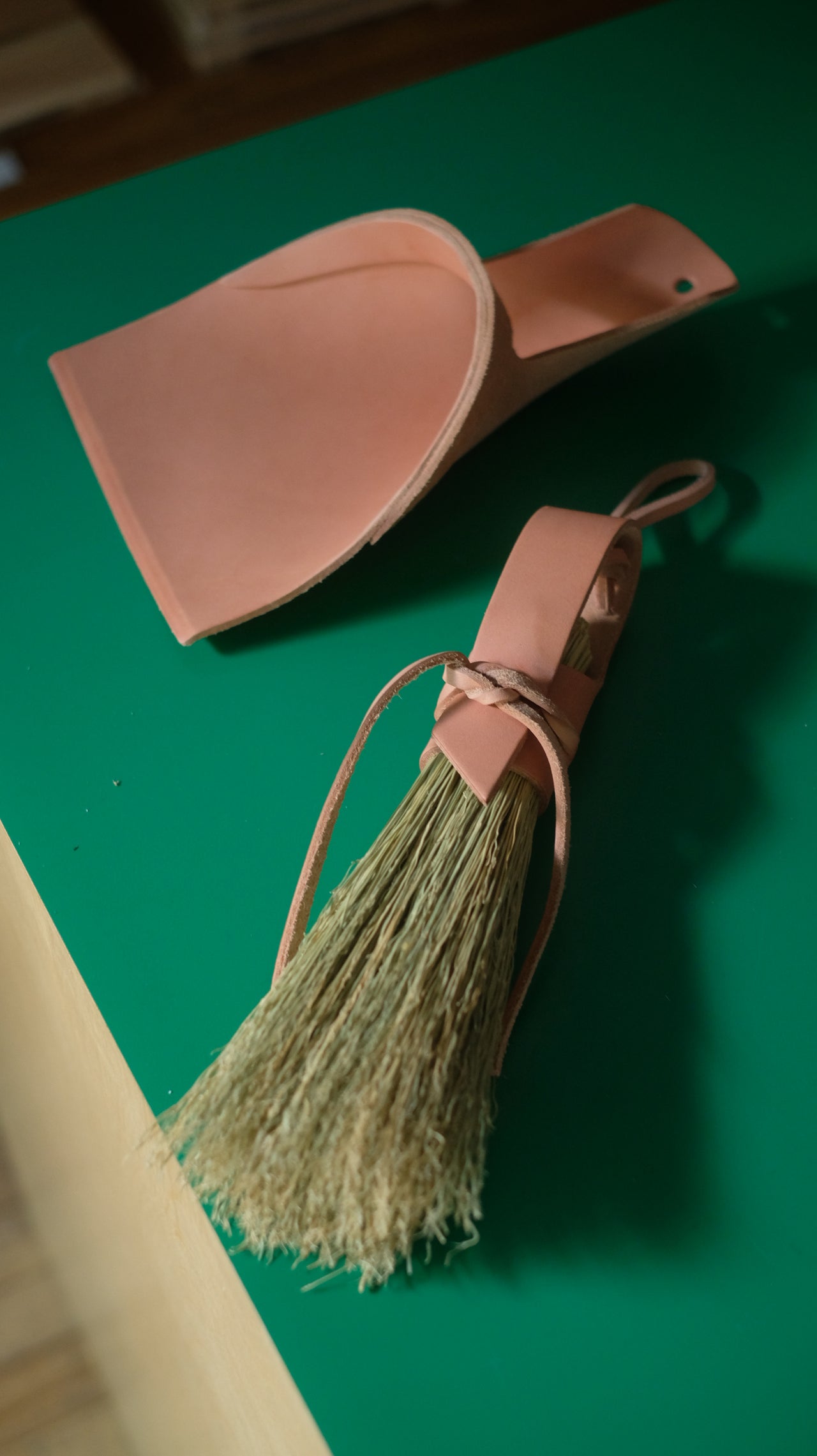 Leather Nesting Broom & Dustpan Set