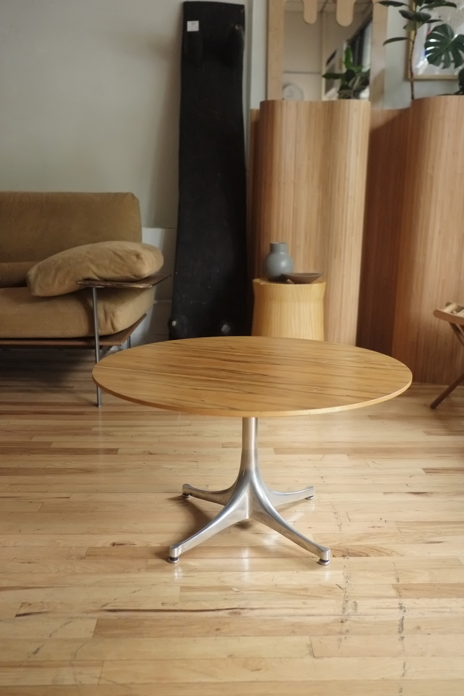 Pedestal table by George Nelson for Herman Miller