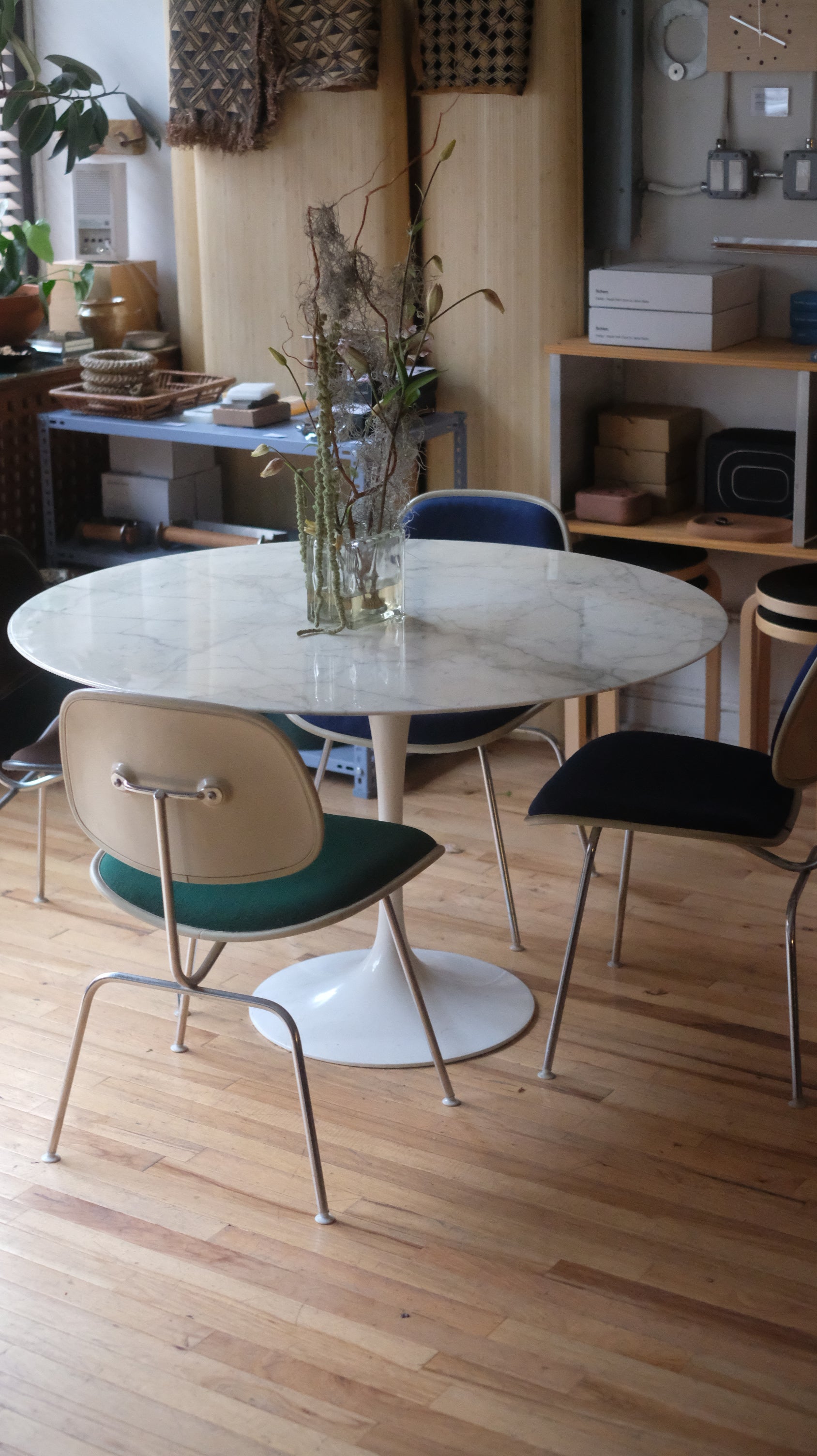 47” Saarinen Tulip Dining Table by Knoll