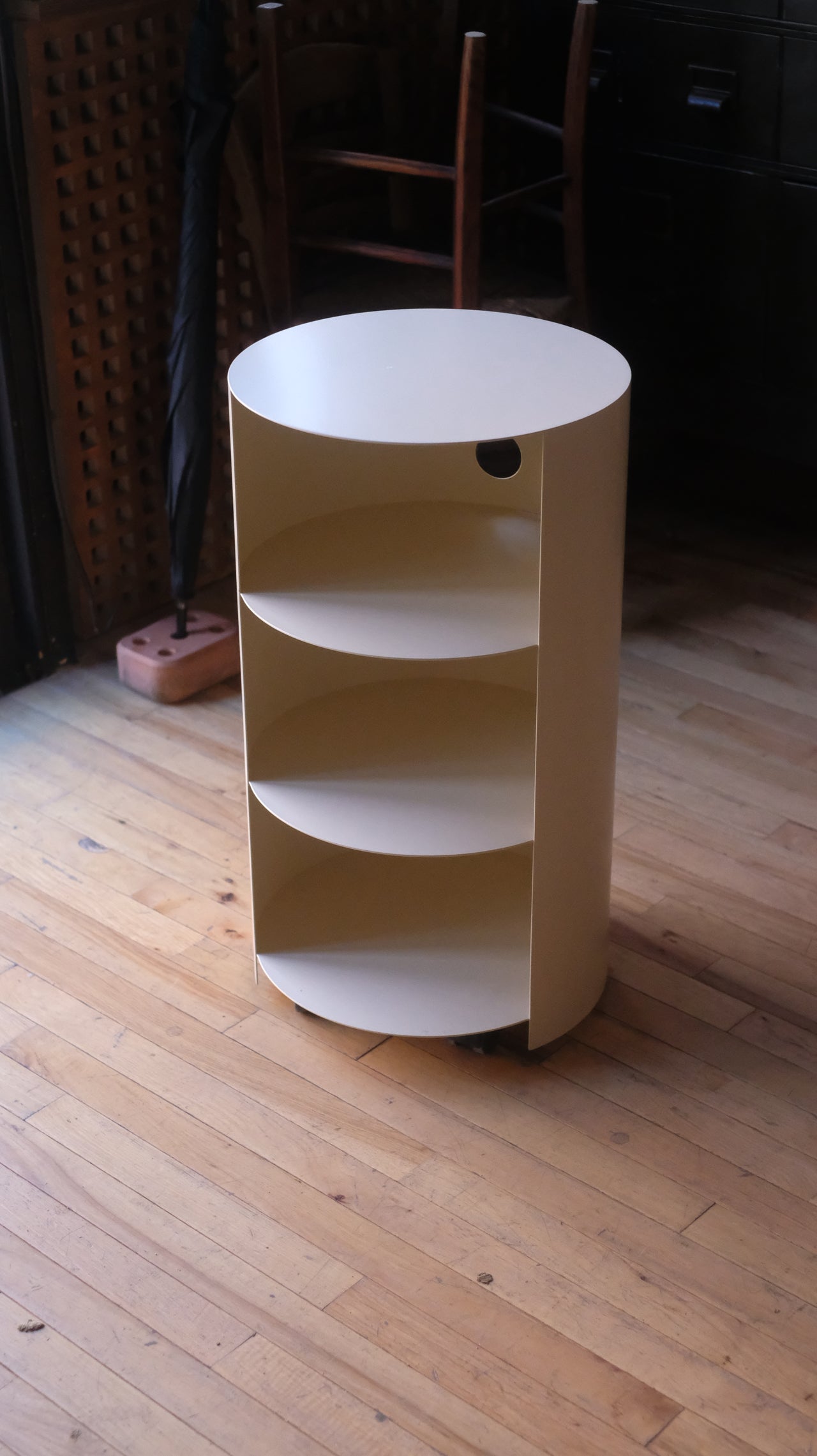Hide Pedestal by Hem