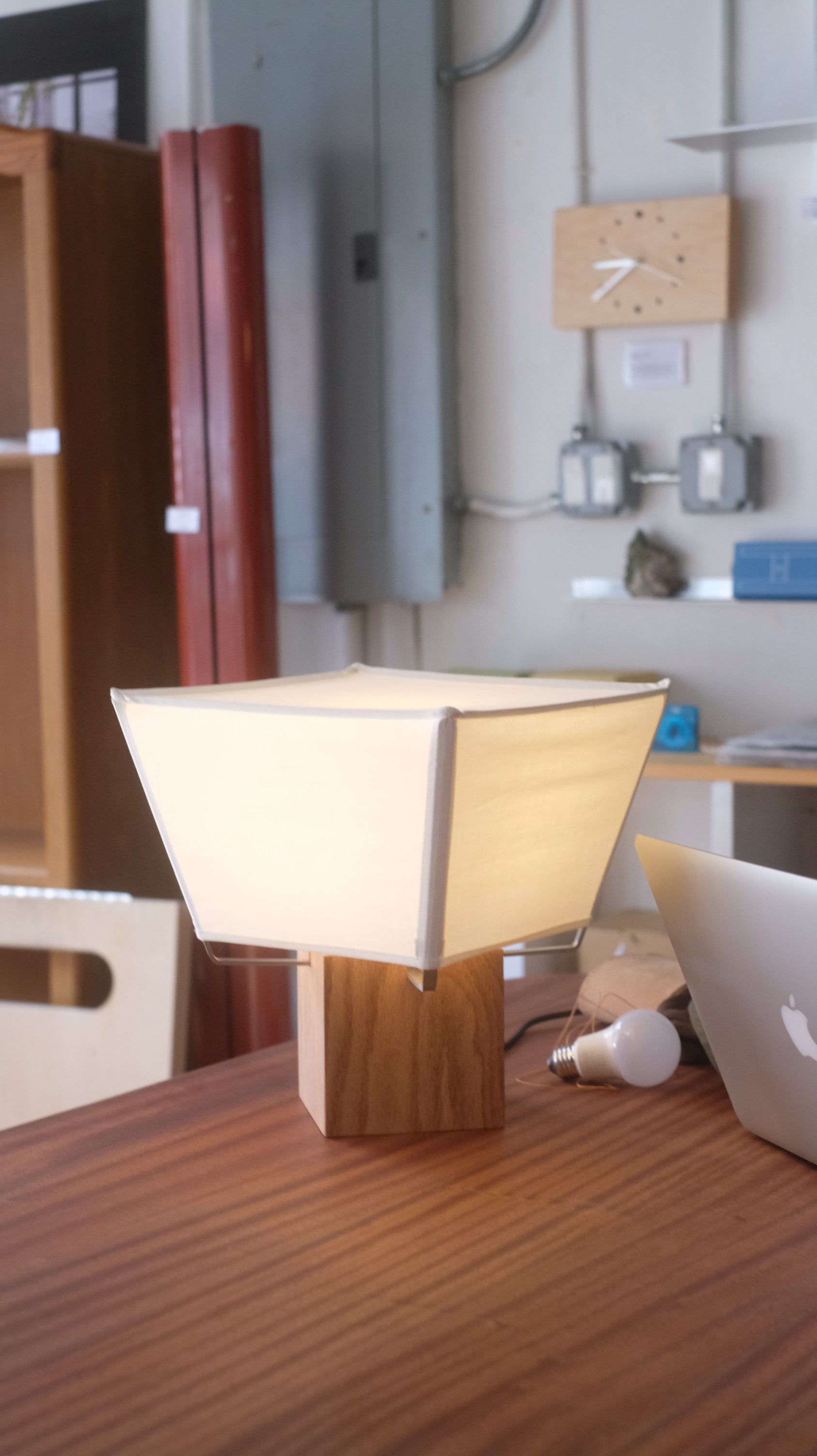 Pitch Table Lamp