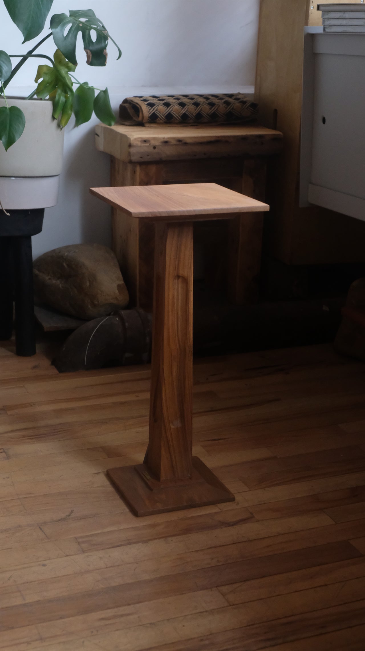 WOODEN SIDE TABLE / Pedestal