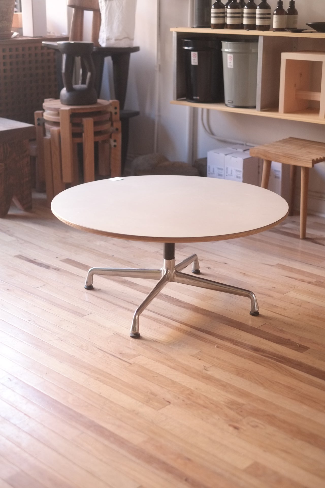 Eames ALG coffee table by Herman Miller (Egg shell)