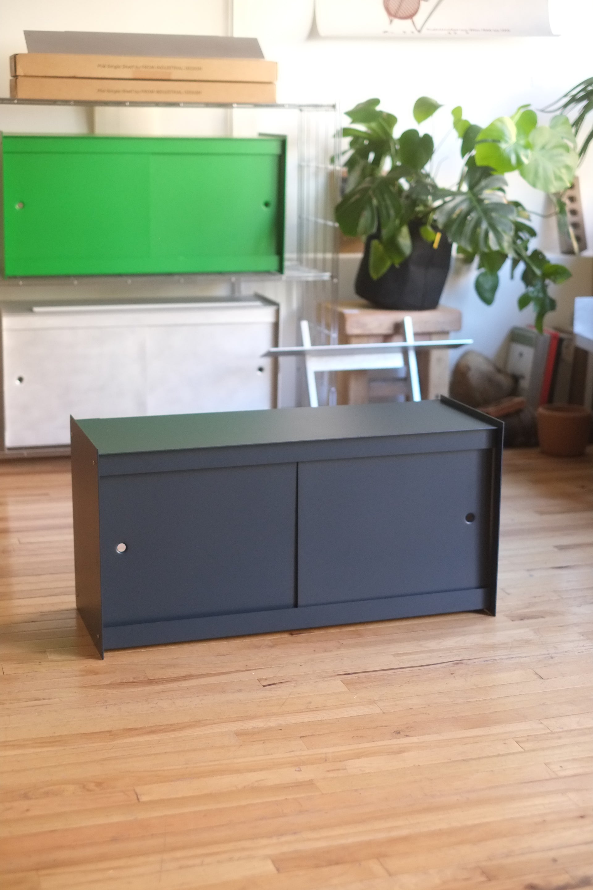 (B-stock/Floor Sample) Plié Wall Mount w/ Doors 90cm / 35.5in