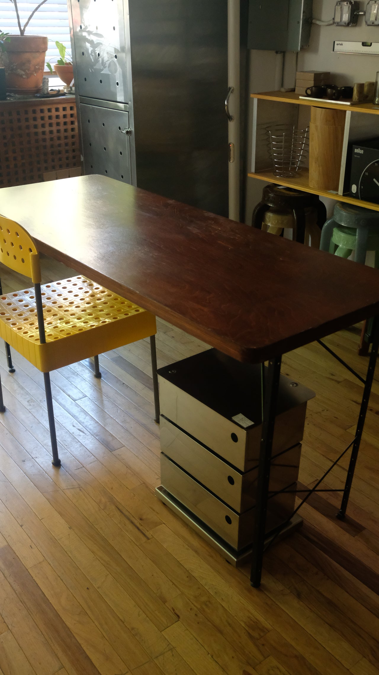 Case Study Desk by Modernica