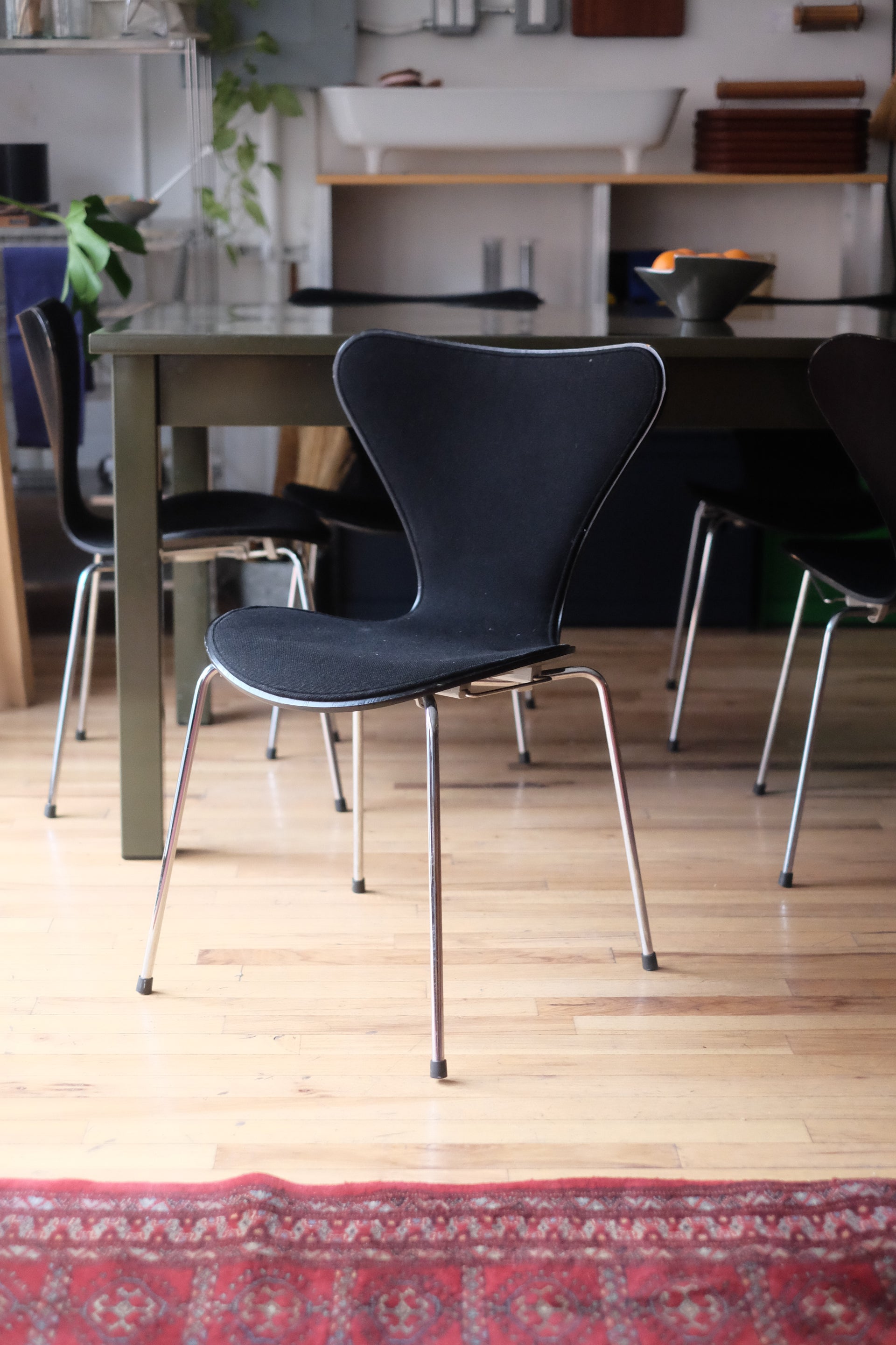 Series 7 Chairs by Arne Jacobsen for Fritz Hansen (Pair Remaining)