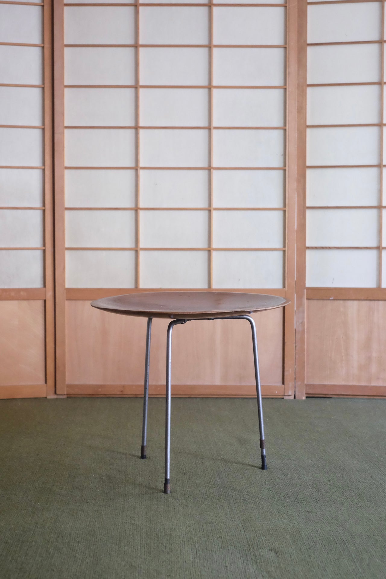 Rent: Tripod Side table