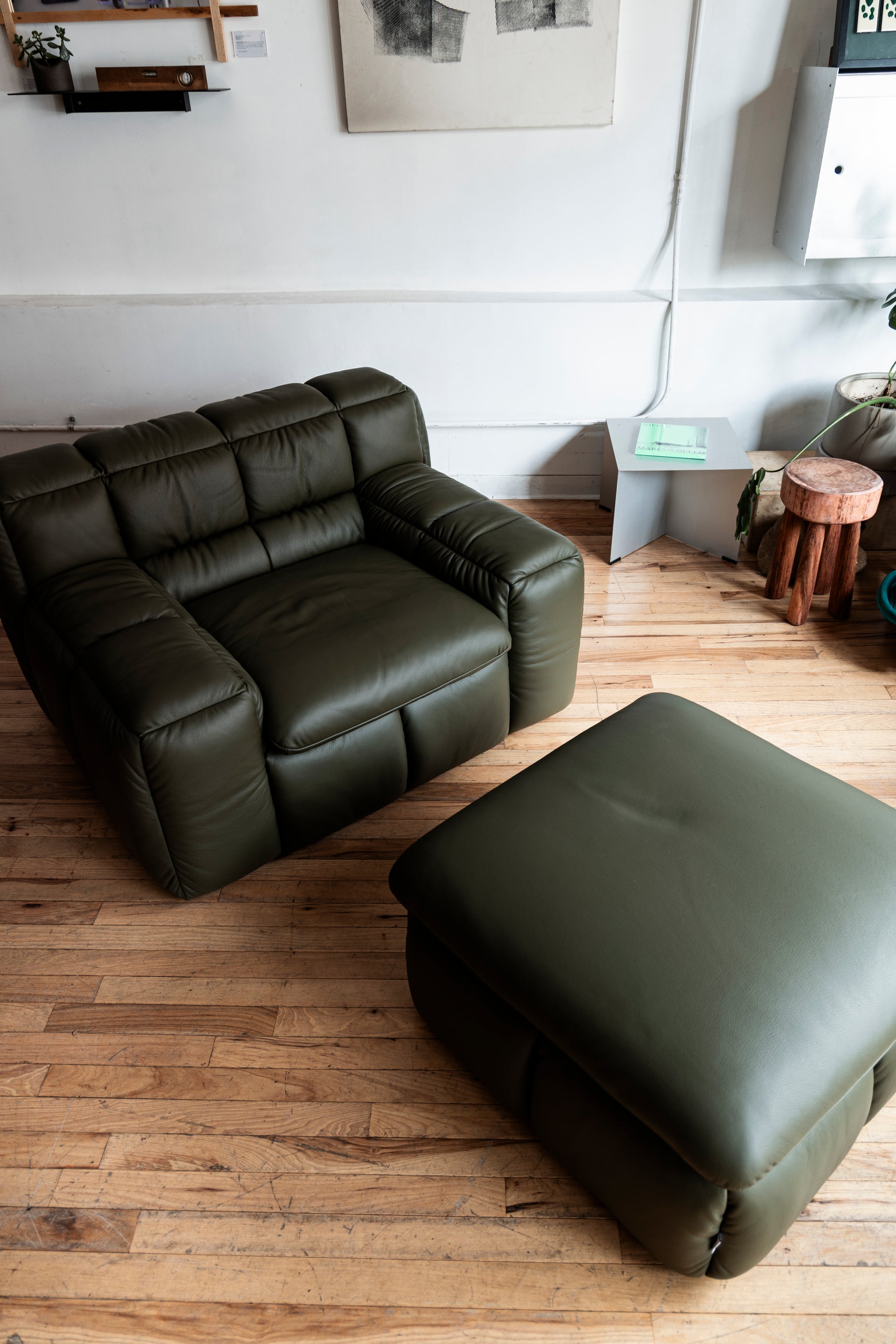 ZE Lounge Chair BY LICHEN NYC FOR KARIMOKU (Olive Leather)