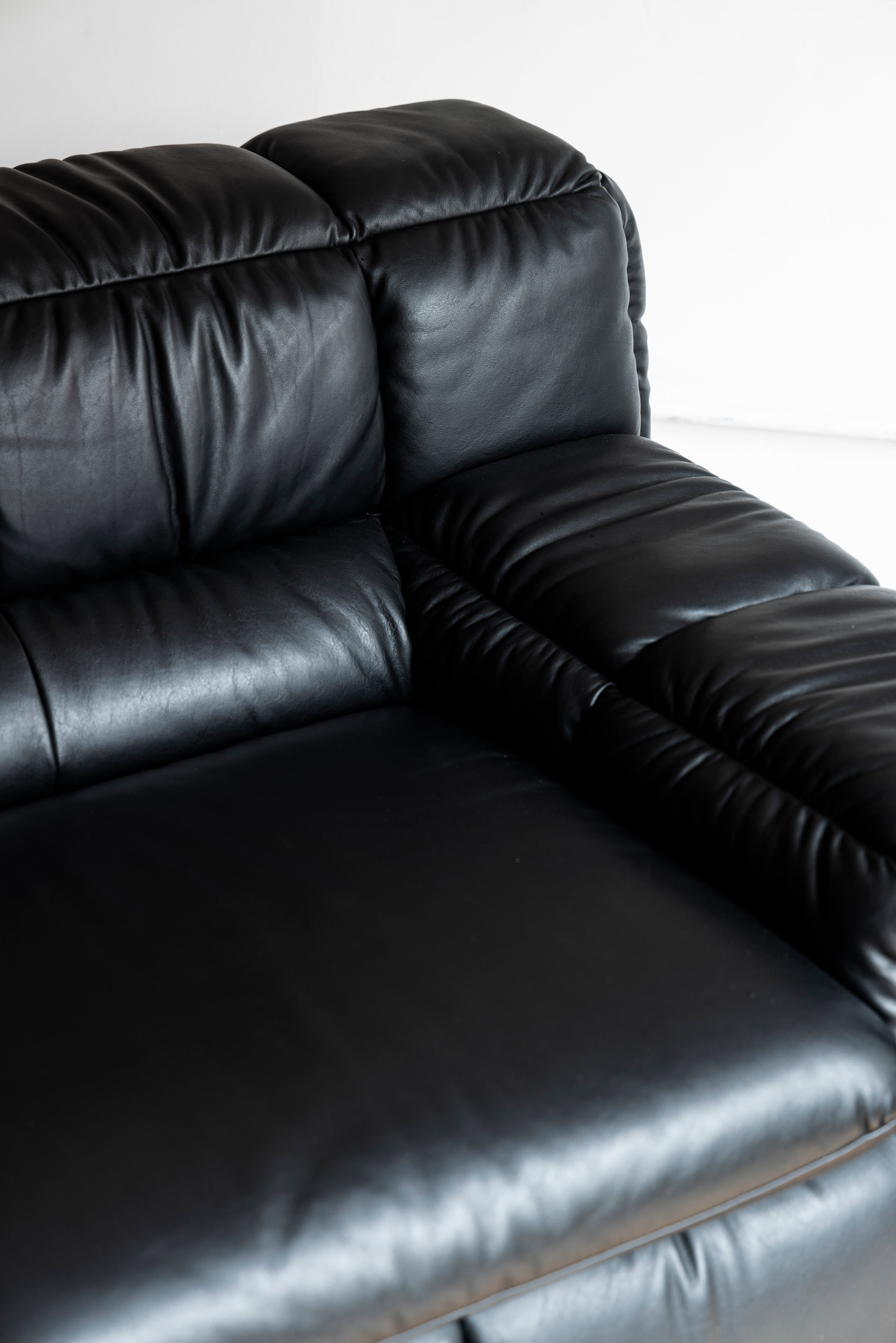 ZE Lounge Chair BY LICHEN NYC FOR KARIMOKU (Black Leather) - lichennyc