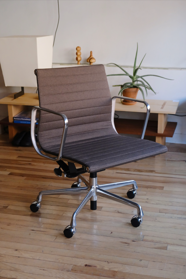 Eames Aluminum Group Management Chair Machine Grey Upholstery