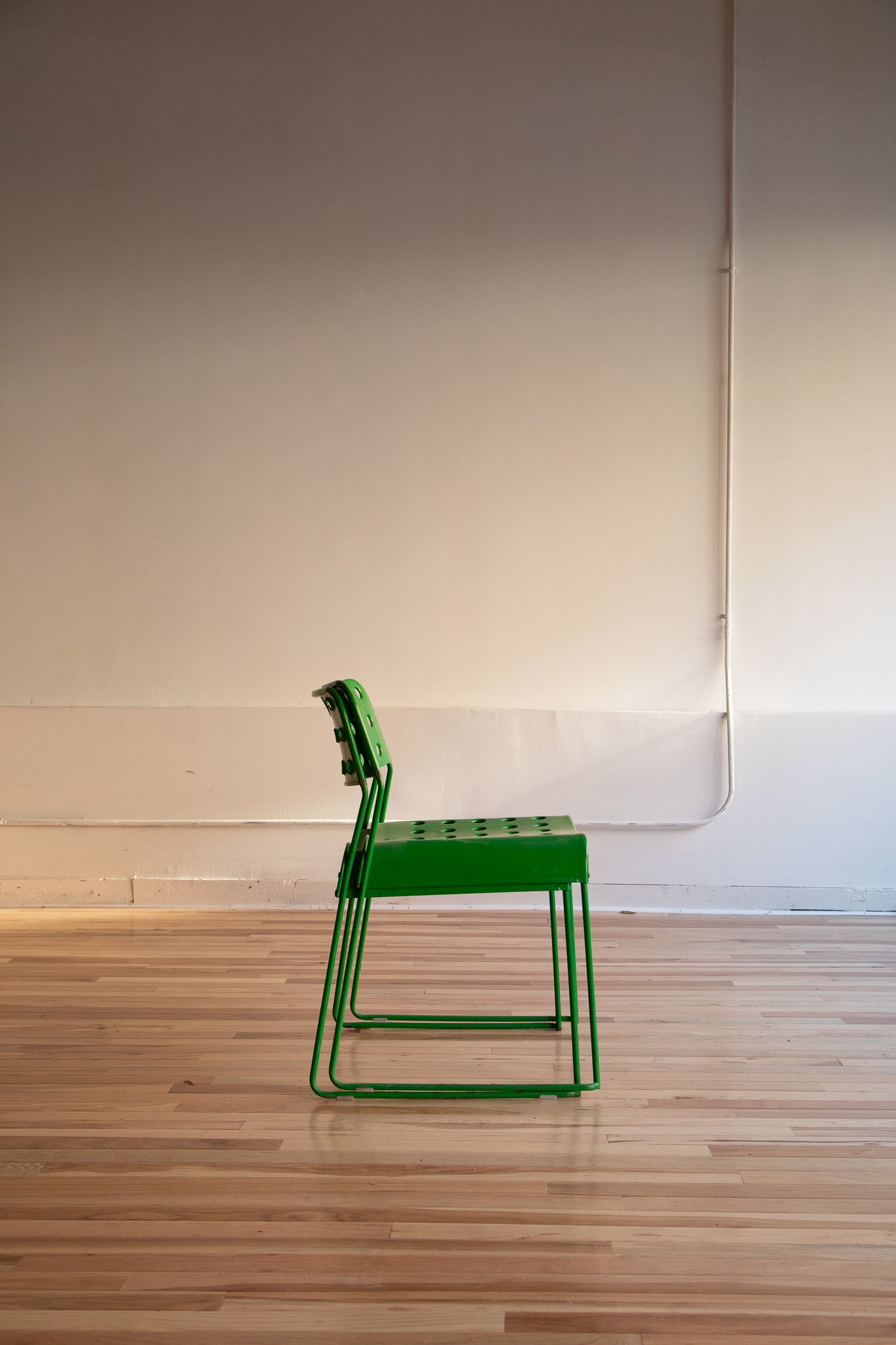 Rent: 70s Stackable chairs by Rodney Kinsman for Bieffeplast