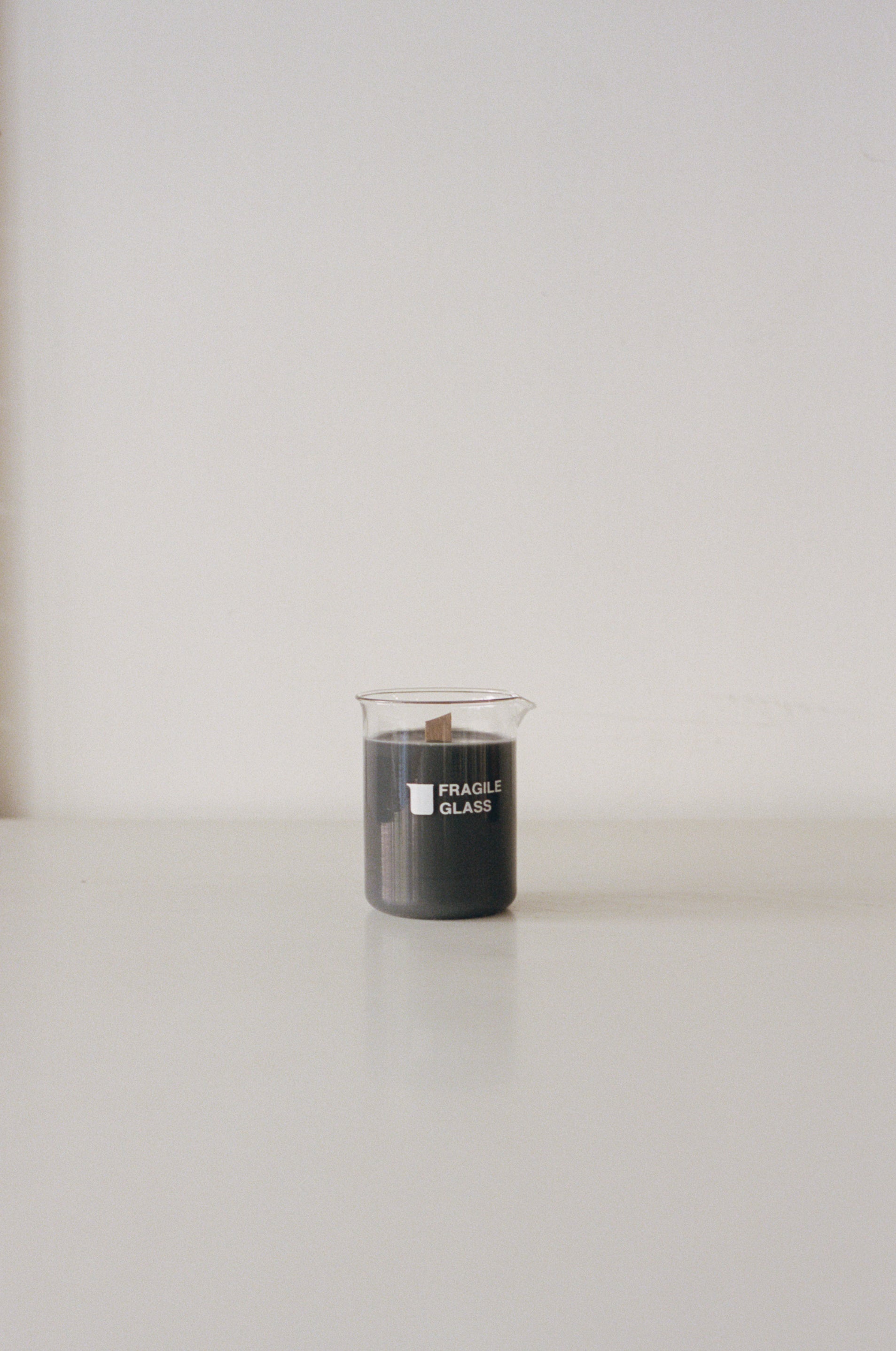 FRAGILE GLASS 'SMELL #1' CANDLE