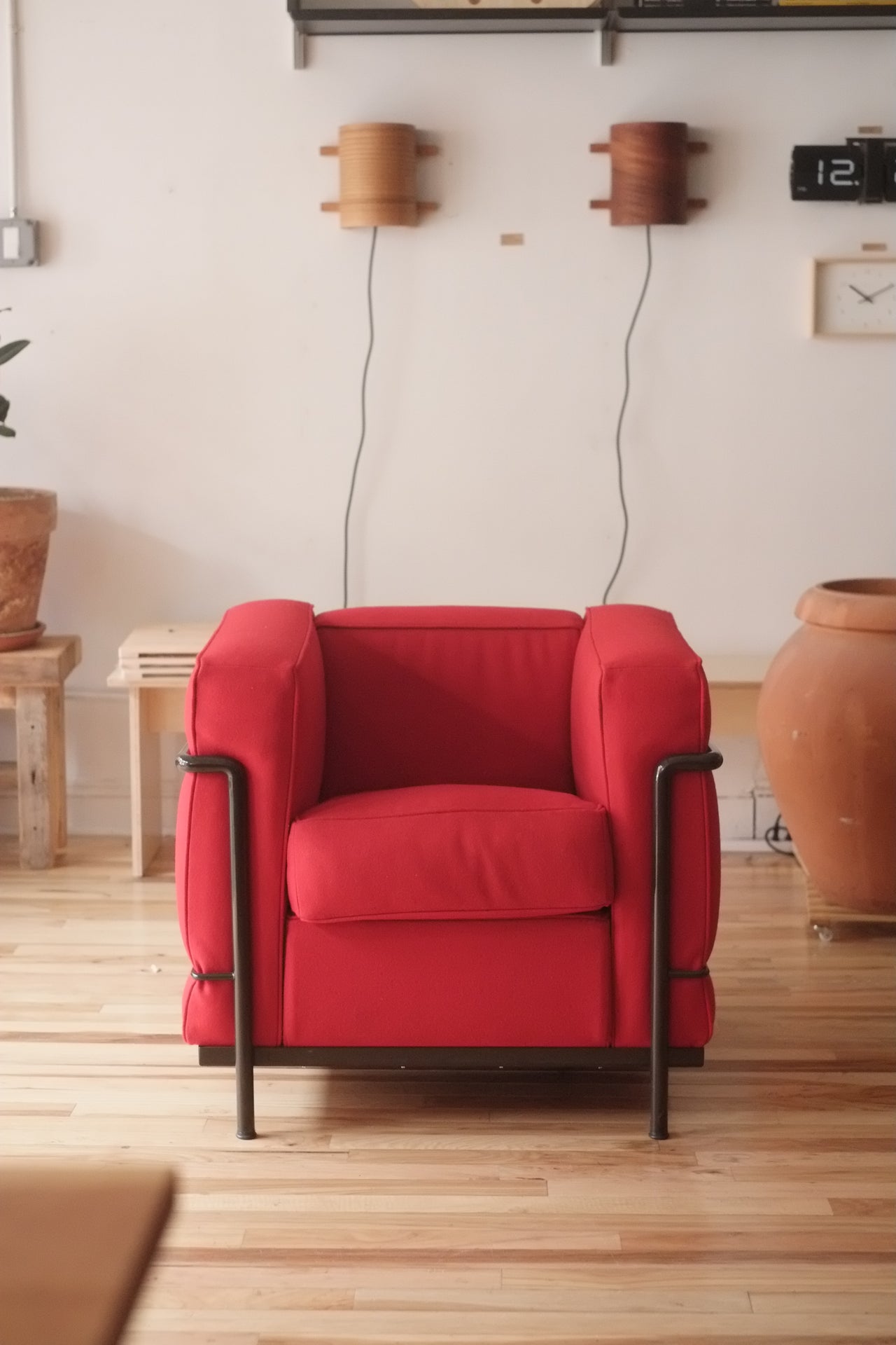 RENT: LC2 Petit Modele Armchair for Cassina