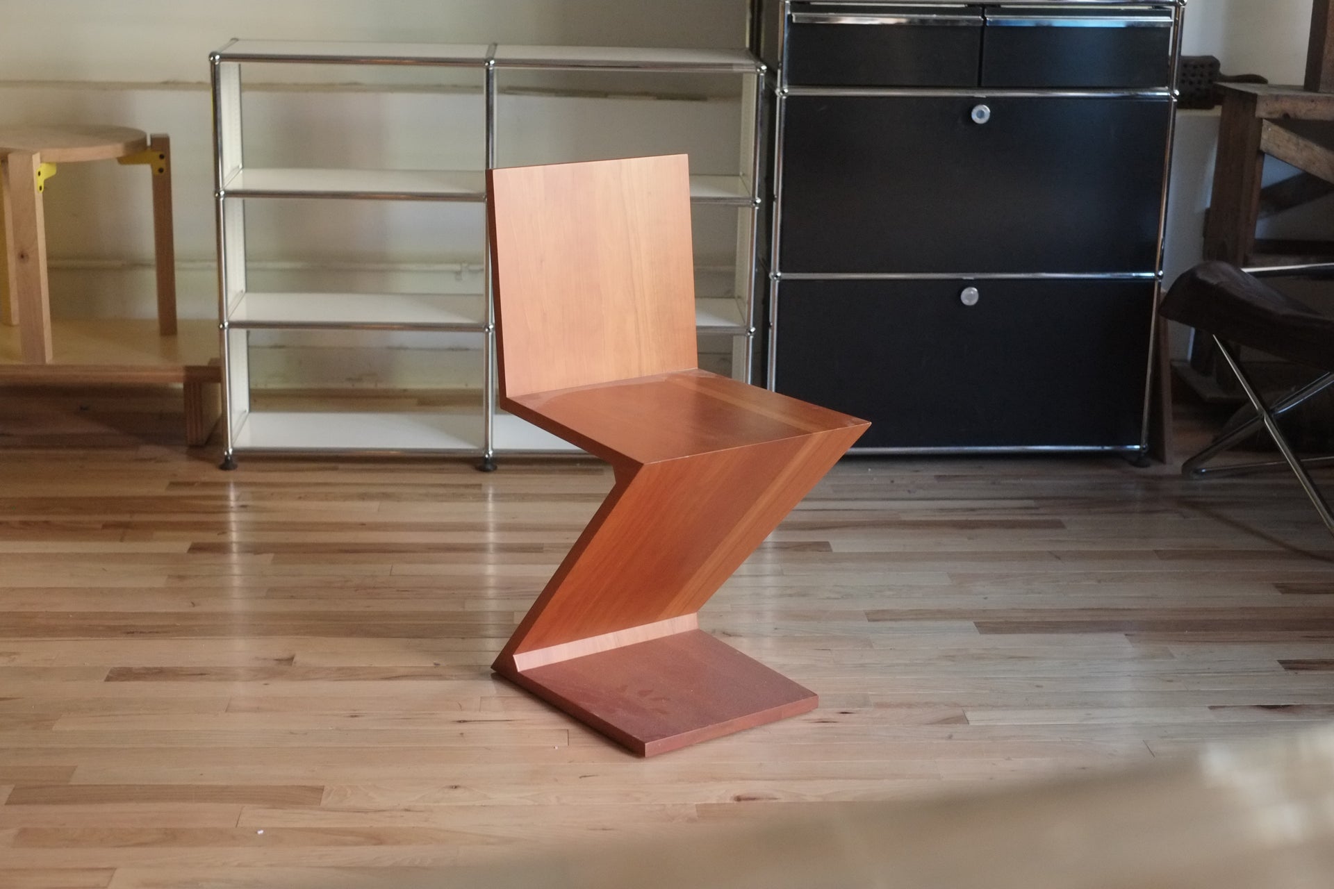 Rent: Zig Zag Chair by Gerrit T. Reitveld for Cassina